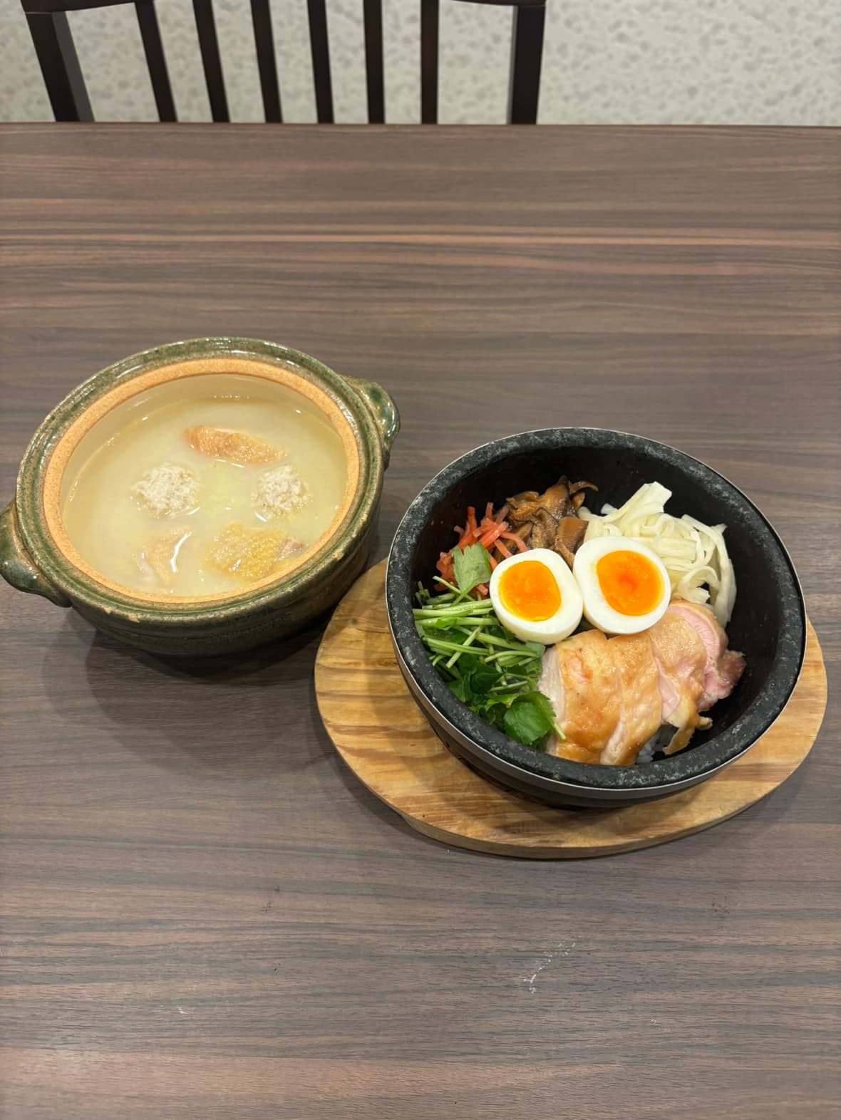 雞肉飯+一大鍋雞肉火鍋